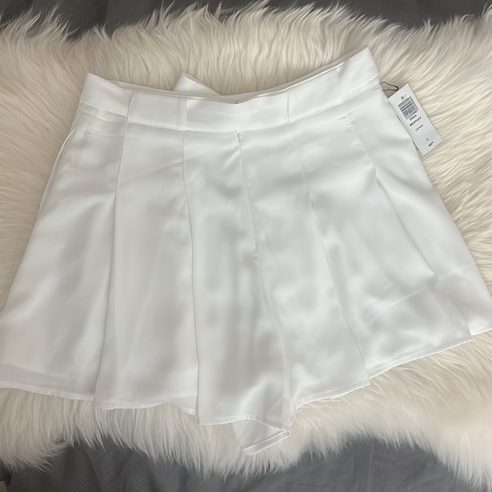 Aritzia Sunday Best Westley skort 🌸 - Picture 2 of 7